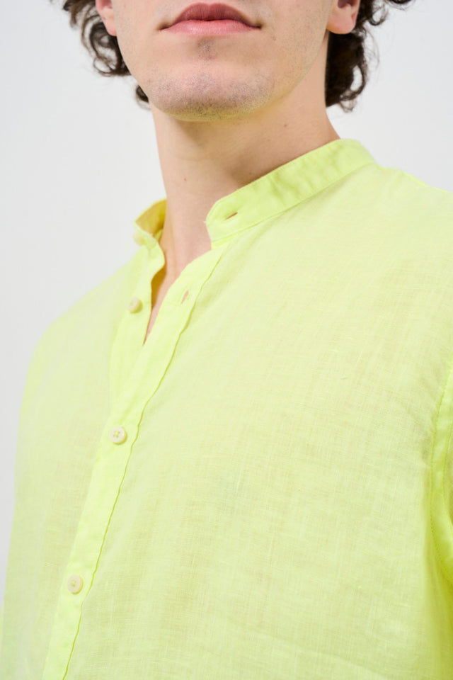 Camicia uomo giallo fluo con colletto alla coreana