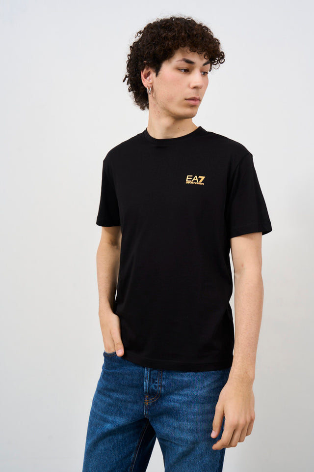 T-shirt uomo con logo su fronte e scritta oro su retro