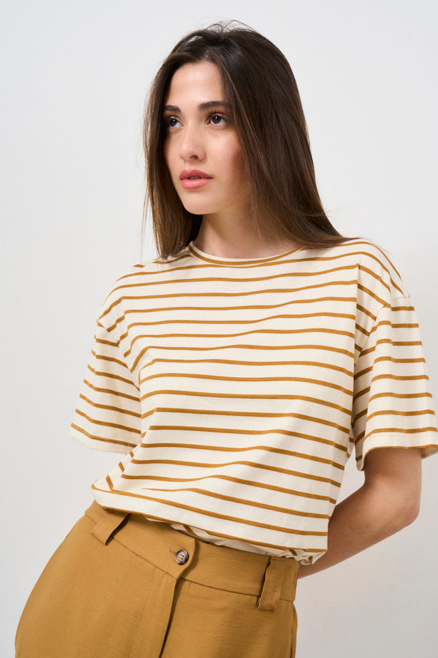 T-shirt donna a righe orizzontali panna e ocra