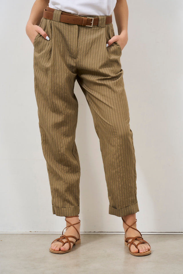 Pantalone donna a righe con pinces e cintura