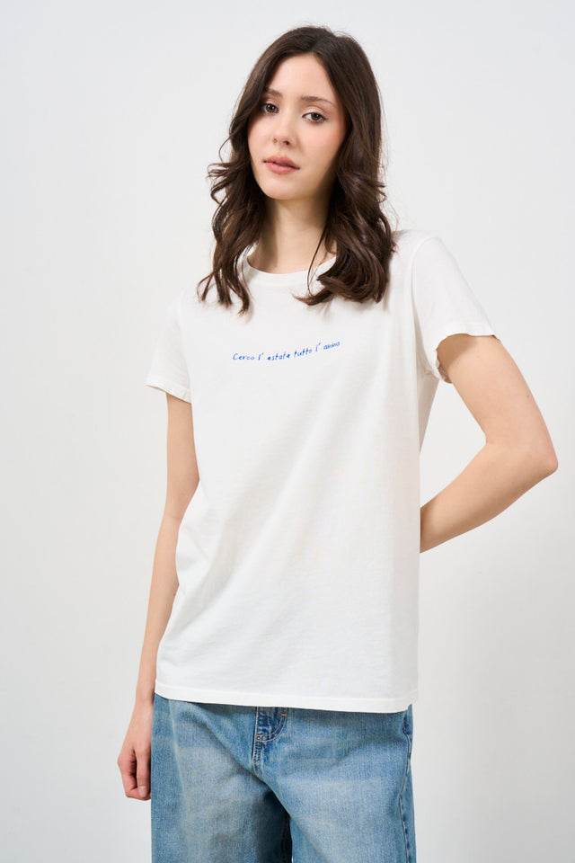 T-shirt con scritta ricamata