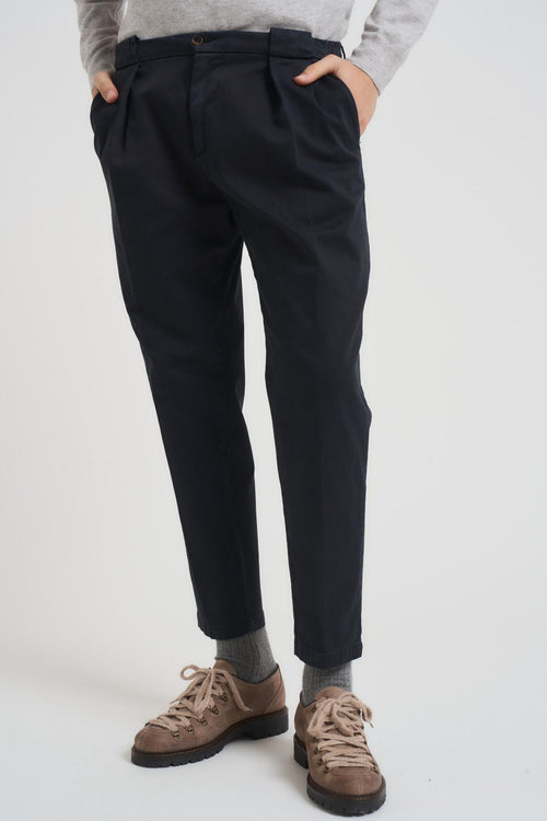 Pantalone uomo con pinces blu