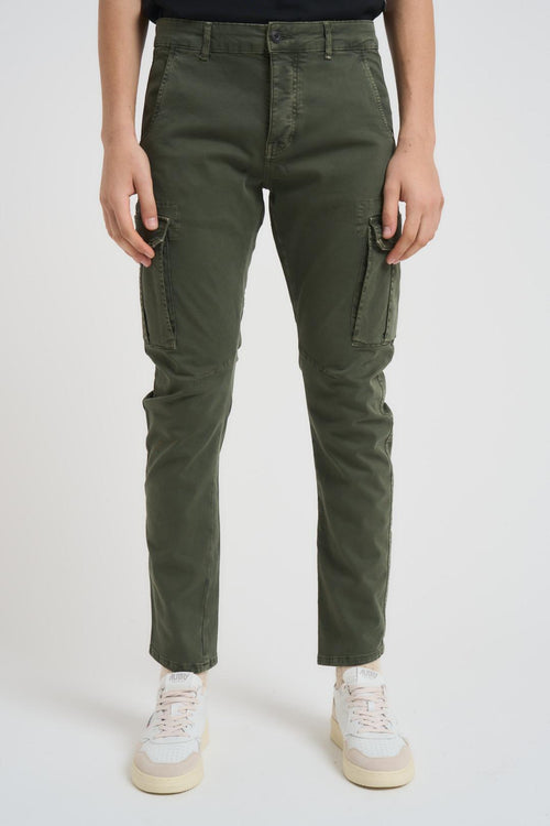 Pantalone uomo slim verde militare