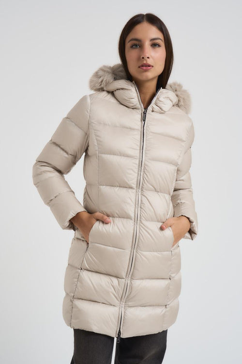 Piumino donna trapuntato con bordo in vera pelliccia panna