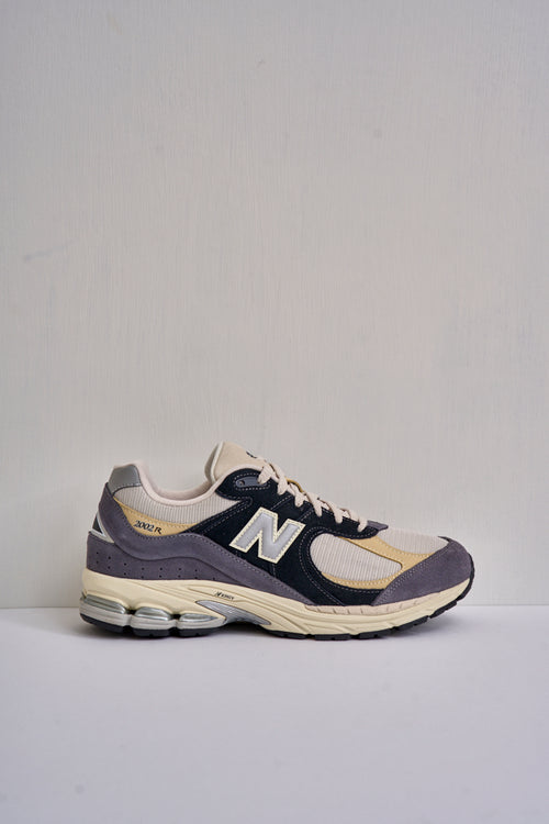 NEW BALANCE Sneakers uomo 2002R