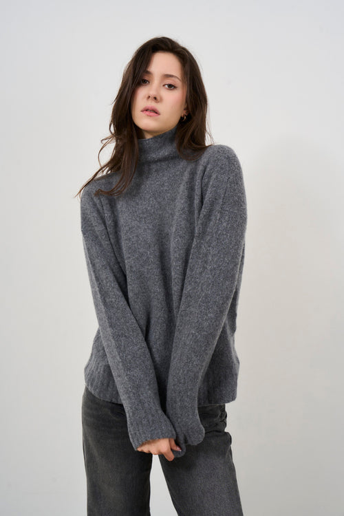 Women's grey turtleneck sweater - 2