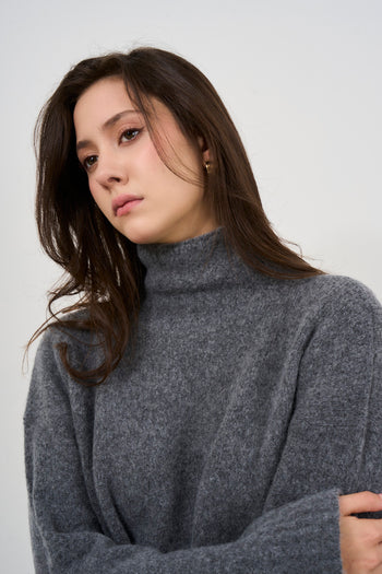 Women's grey turtleneck sweater - 5