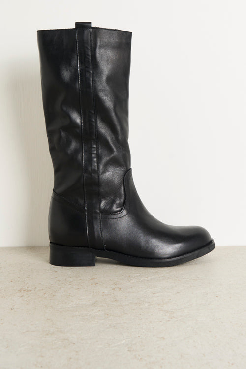 Women's black leather boot