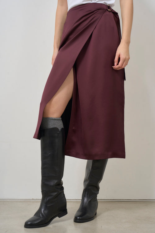 Women's midi skirt in burgundy with satin slit