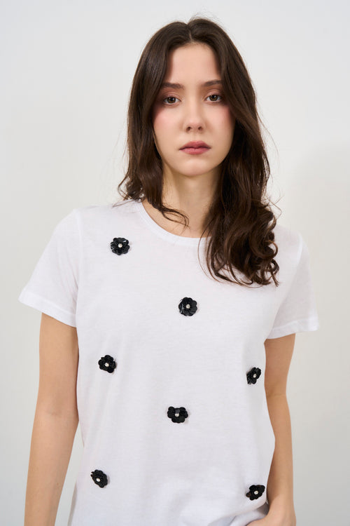 White women's T-shirt with black flower applications - 2