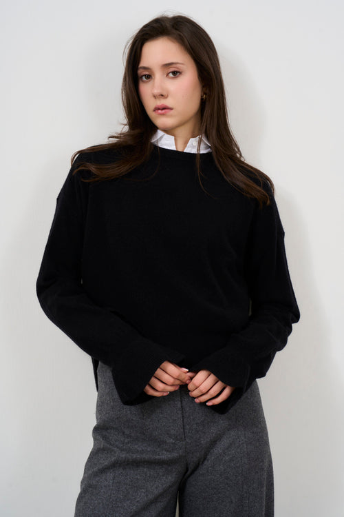 Women's black crew neck sweater - 1