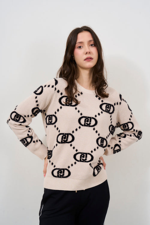 Pink women's sweater with monogram - 2