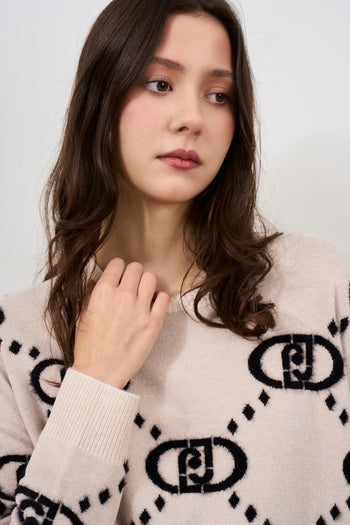 Pink women's sweater with monogram - 4