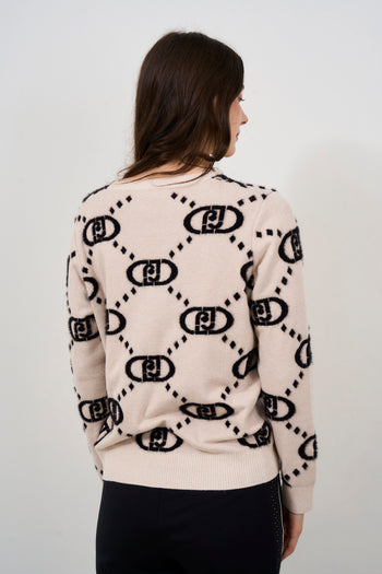 Pink women's sweater with monogram - 5