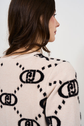 Pink women's sweater with monogram - 6