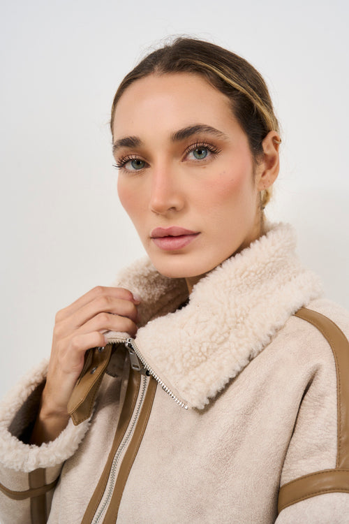 Beige women's jacket with faux sheepskin details - 2