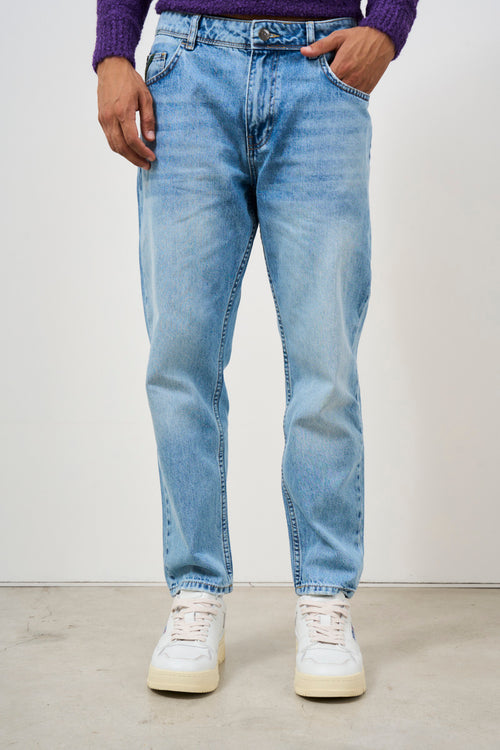 Jeans uomo tapered in denim chiaro