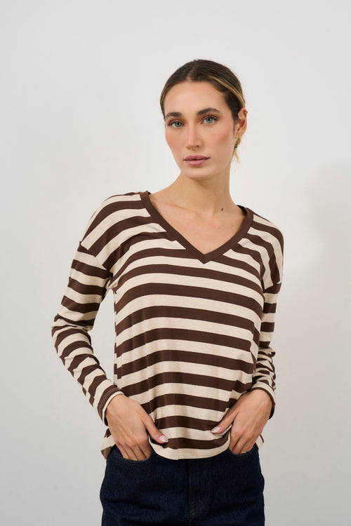 Women's white and brown striped t-shirt