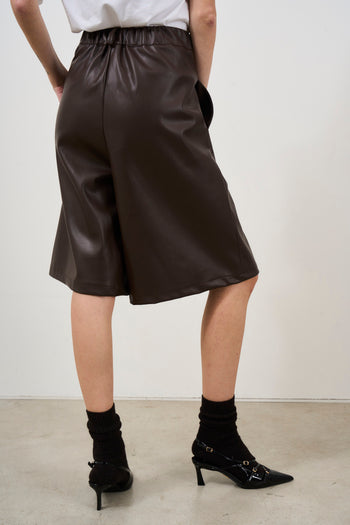 Women's Bermuda shorts in brown eco-leather - 6