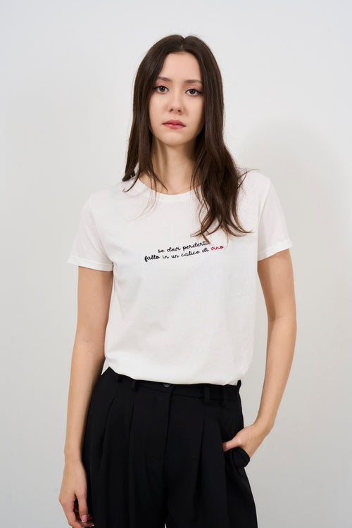 T-shirt donna bianca con ricamo sul davanti