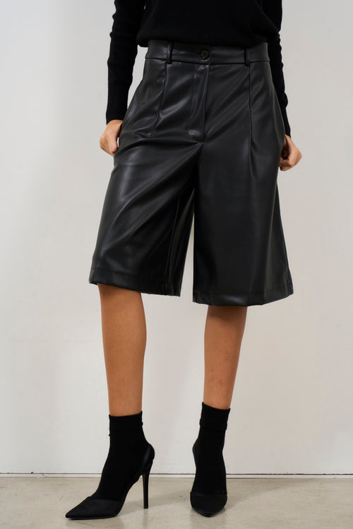 Women's eco-leather Bermuda shorts - 2