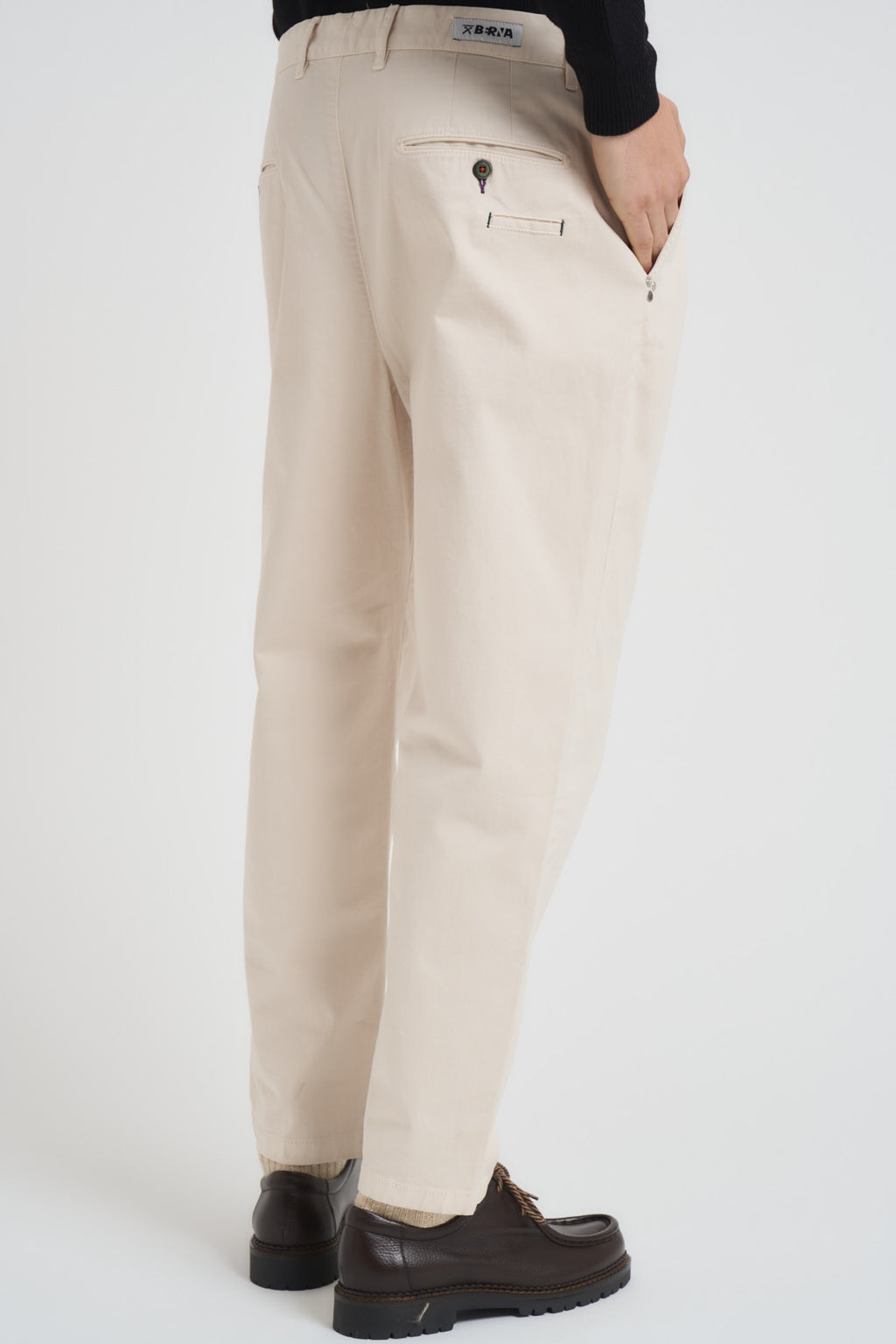 Pantalone uomo con pinces panna 252146 128 BERNA 