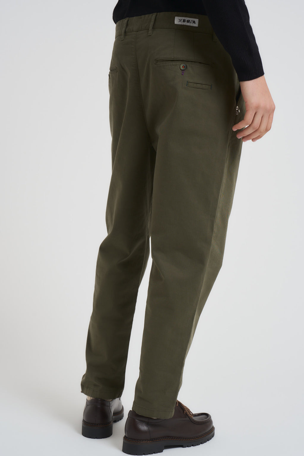 Pantalone uomo con pinces verde 252146 324 BERNA 