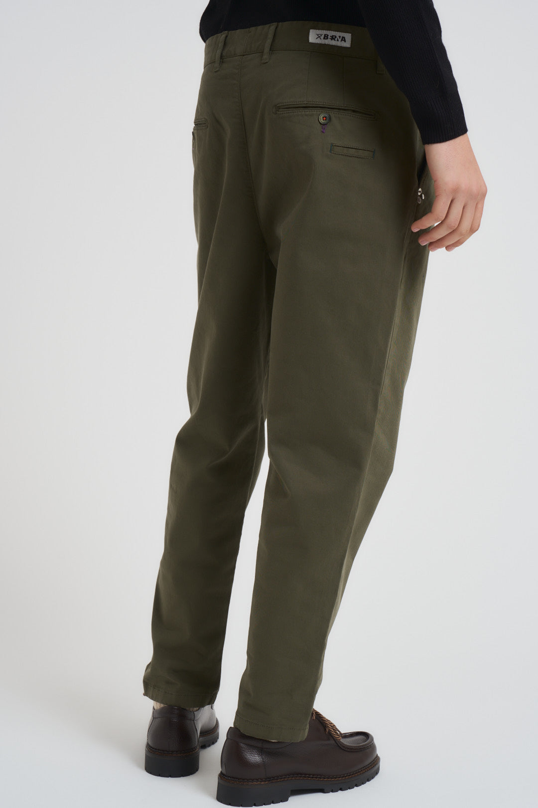 Pantalone uomo con pinces verde 252146 324 BERNA 