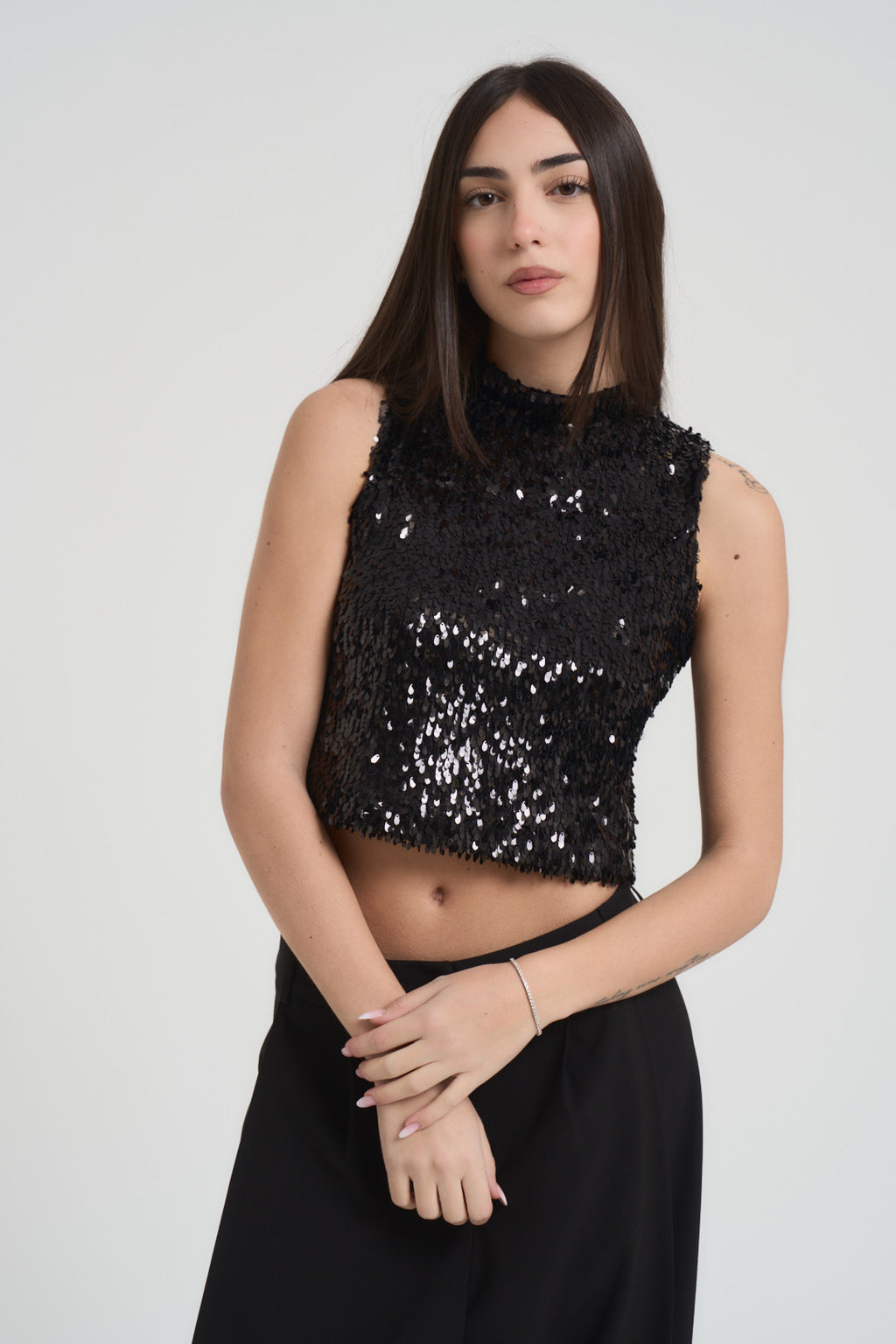 Top donna cropped con paillettes nere KXTO1661 NERO KIKISIX 