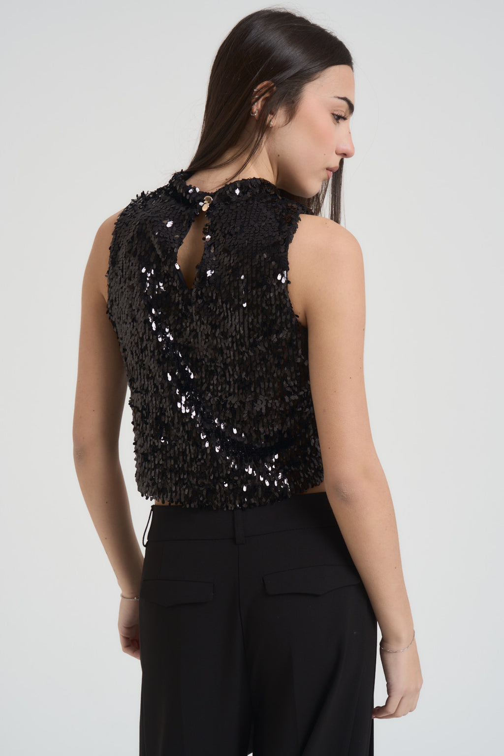 Top donna cropped con paillettes nere KXTO1661 NERO KIKISIX 