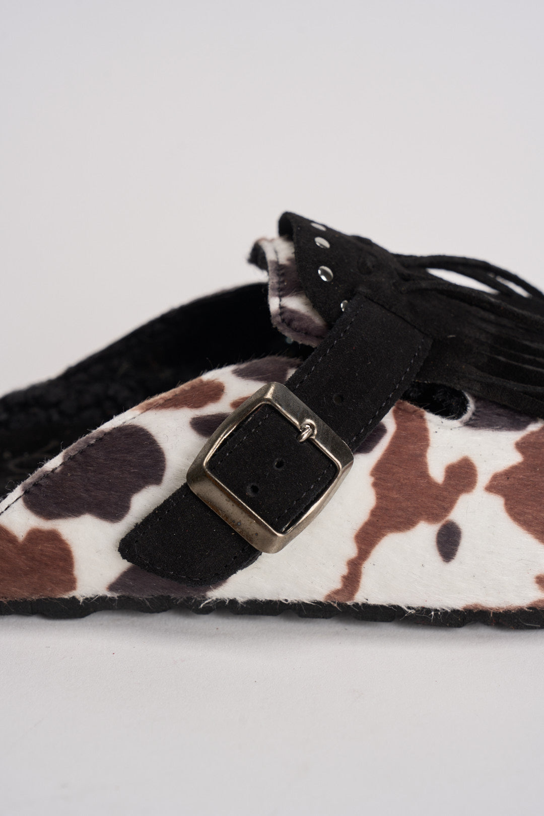 Sabot donna in suede animalier con frange DANDARA COW NERO BIANCO LAGOA 