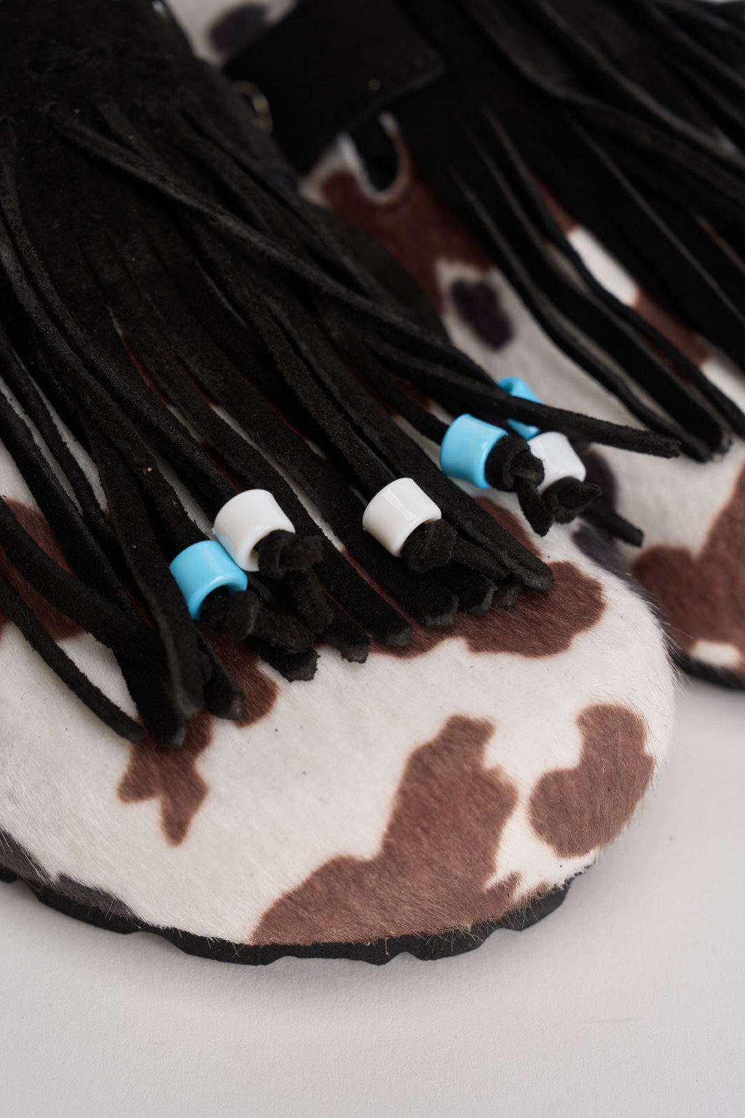 Sabot donna in suede animalier con frange DANDARA COW NERO BIANCO LAGOA 