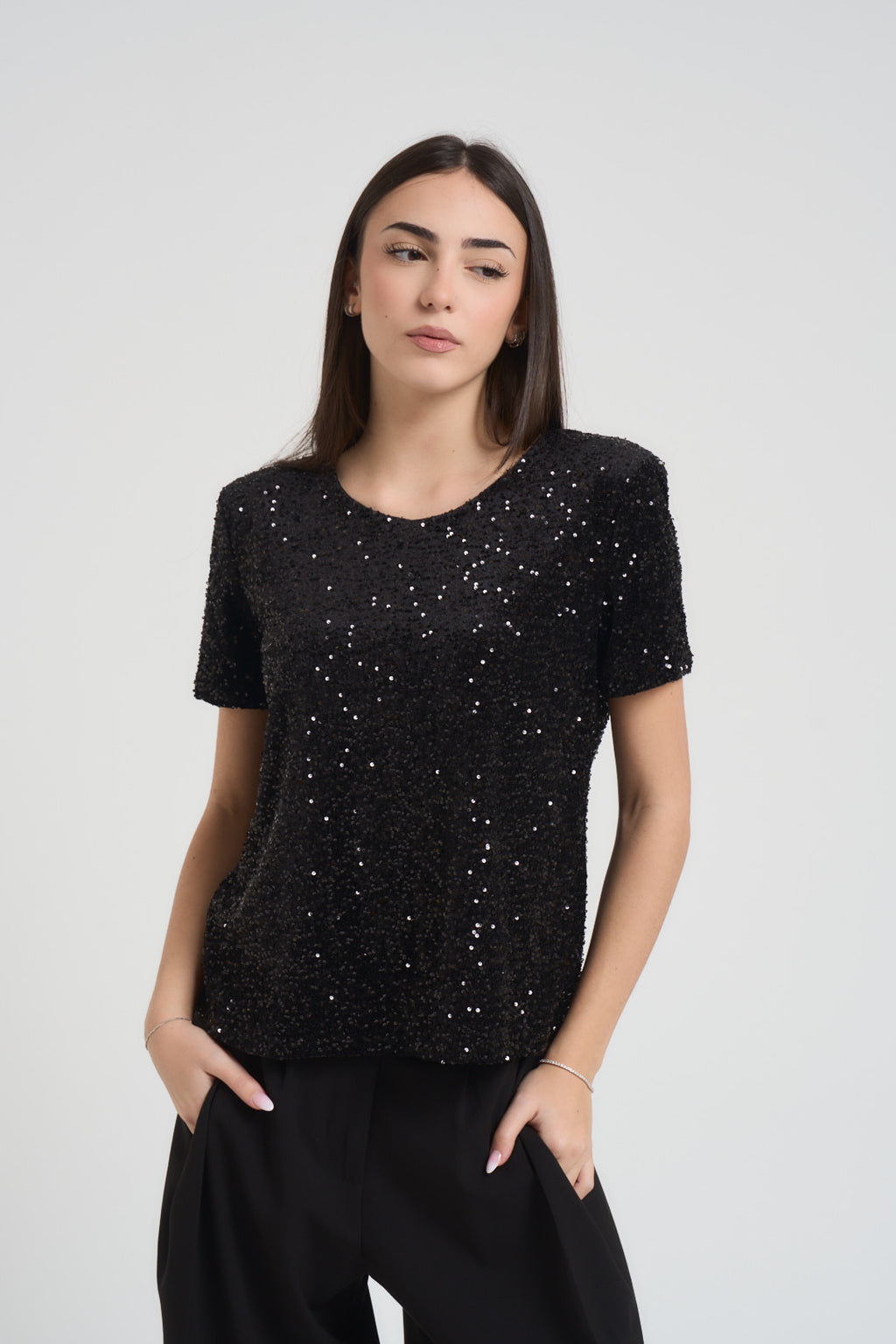 T-shirt donna girocollo con paillettes nera 2379 NERO LOKITA MILANO 
