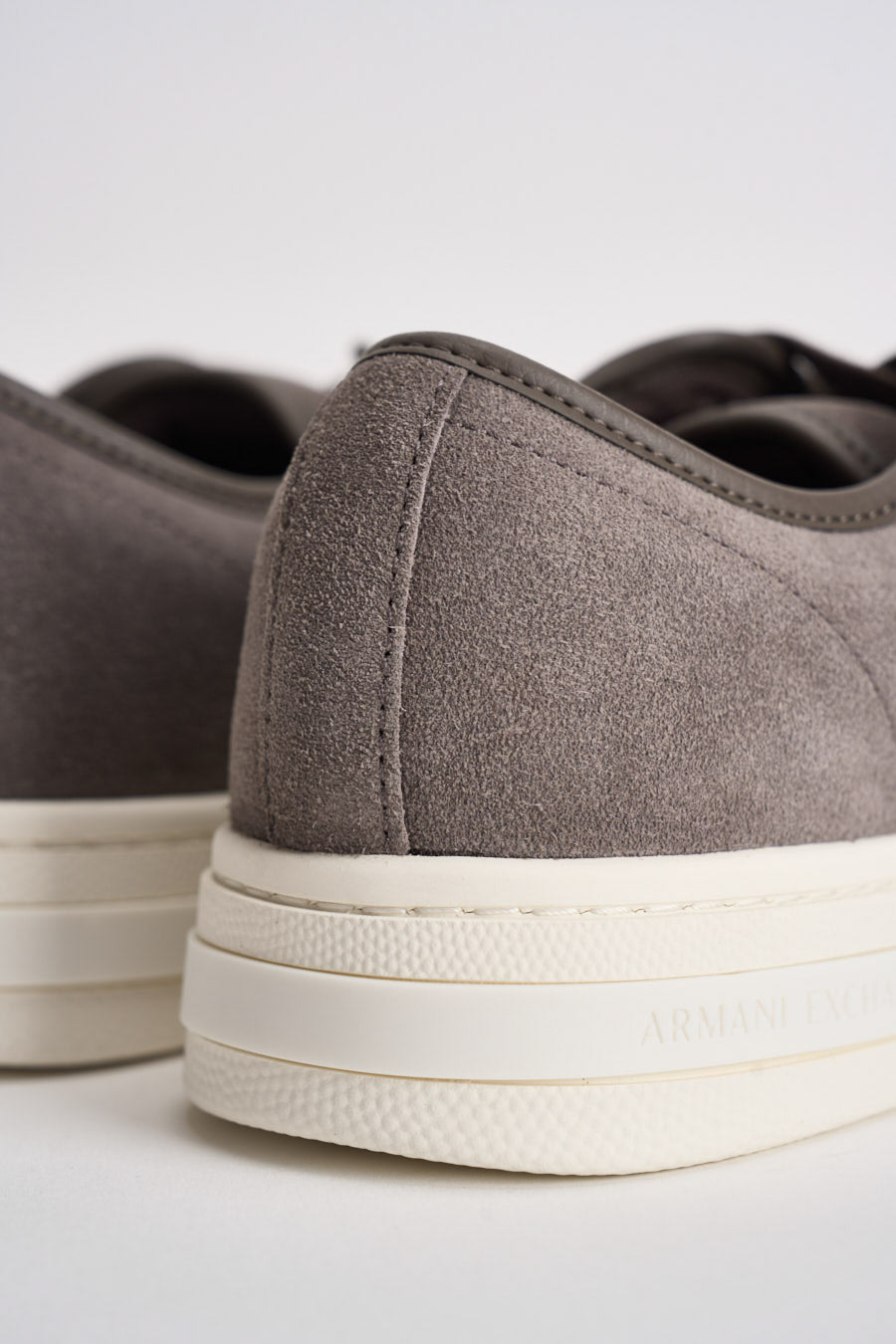 Sneakers uomo in suede grigio tortora XM003617 AF29106U6125 ARMANI EXCHANGE 