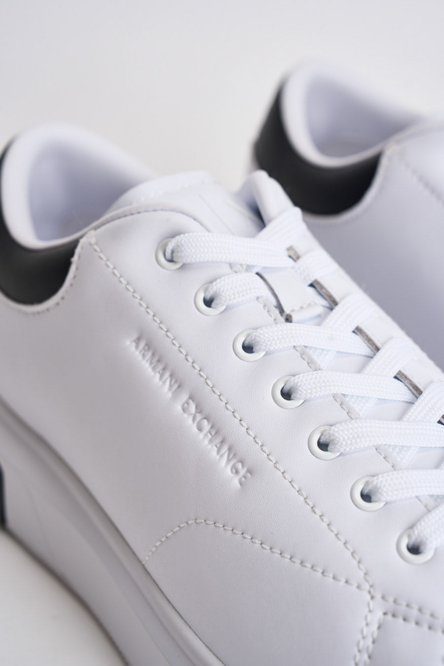 Sneakers uomo bianca e blu XUX123 XV534K488 ARMANI EXCHANGE 