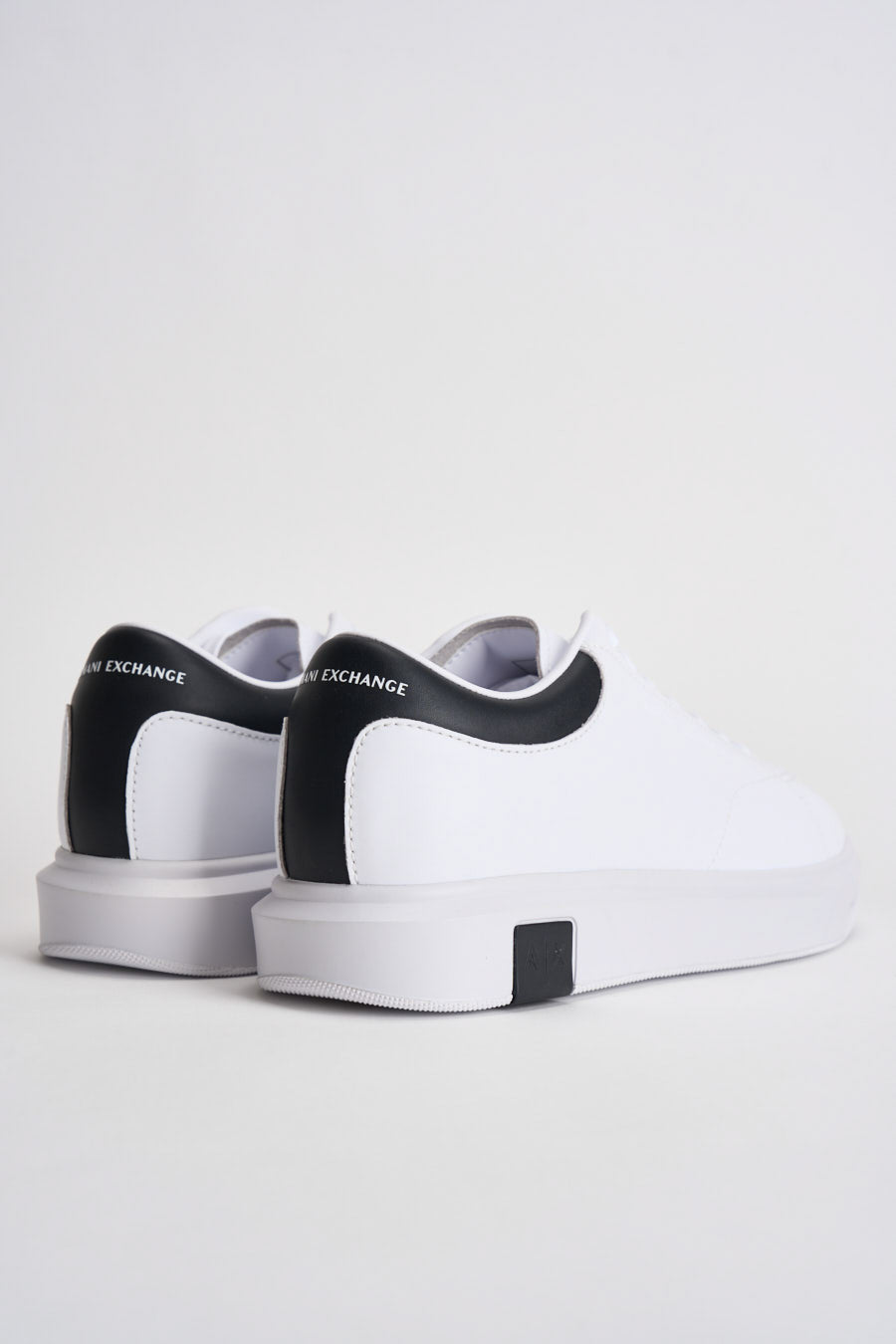 Sneakers uomo bianca e blu XUX123 XV534K488 ARMANI EXCHANGE 