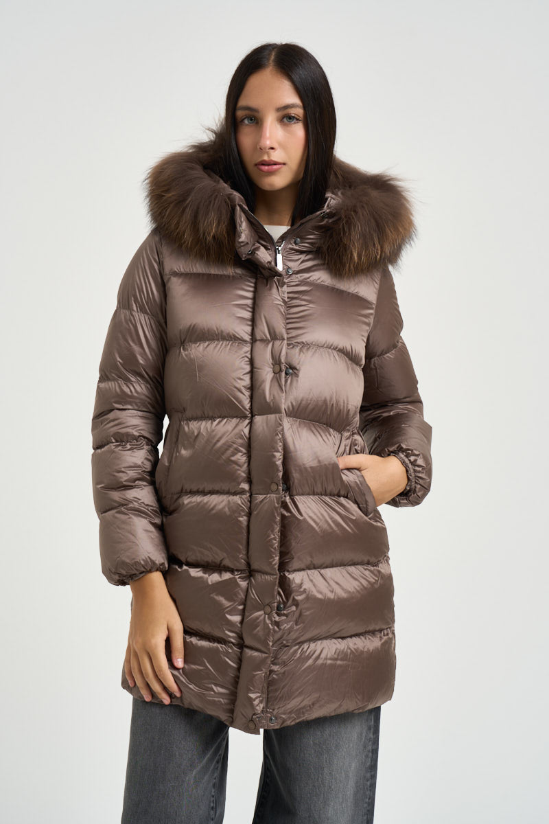 Piumino donna midi con cappuccio in pelliccia marrone 786P DLC6148 BOMBOOGIE 