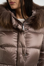 Piumino donna midi con cappuccio in pelliccia marrone 786P DLC6148 BOMBOOGIE 