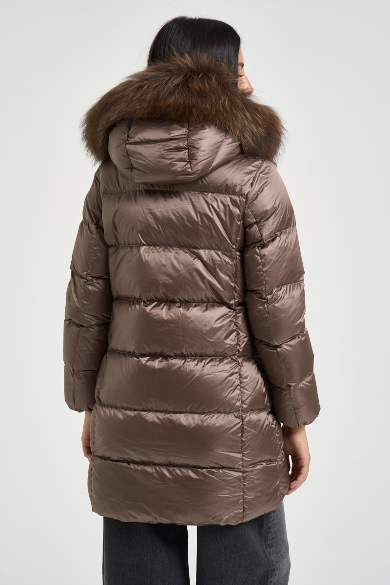 Piumino donna midi con cappuccio in pelliccia marrone 786P DLC6148 BOMBOOGIE 