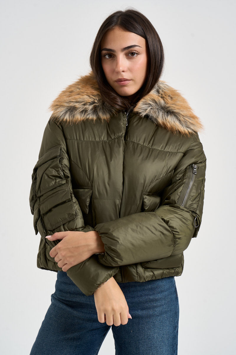 Piumino donna corto con tasche a patta verde militare G226438W OLNI CANADIAN 