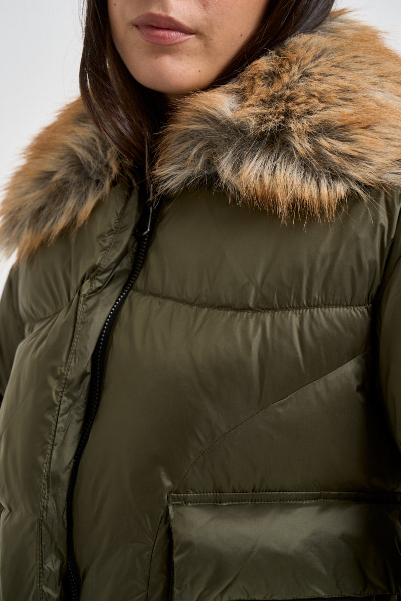 Piumino donna corto con tasche a patta verde militare G226438W OLNI CANADIAN 