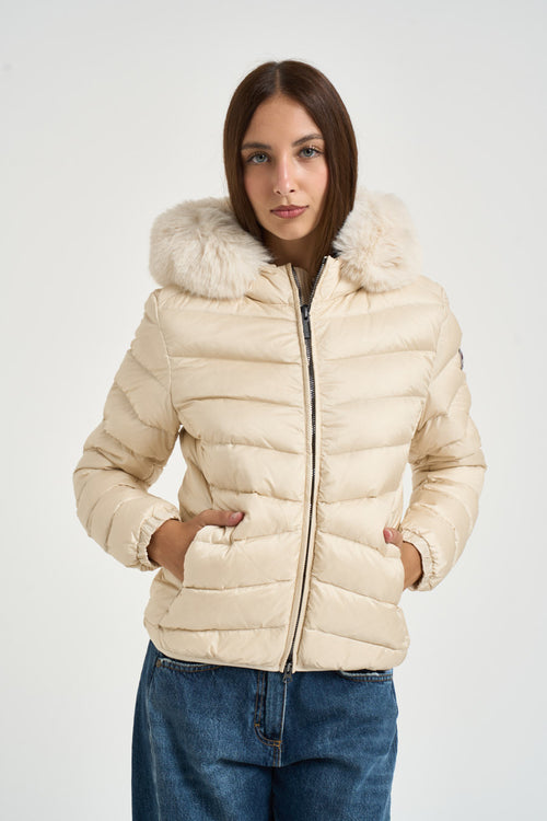 Piumino donna cappuccio in ecopelliccia avorio