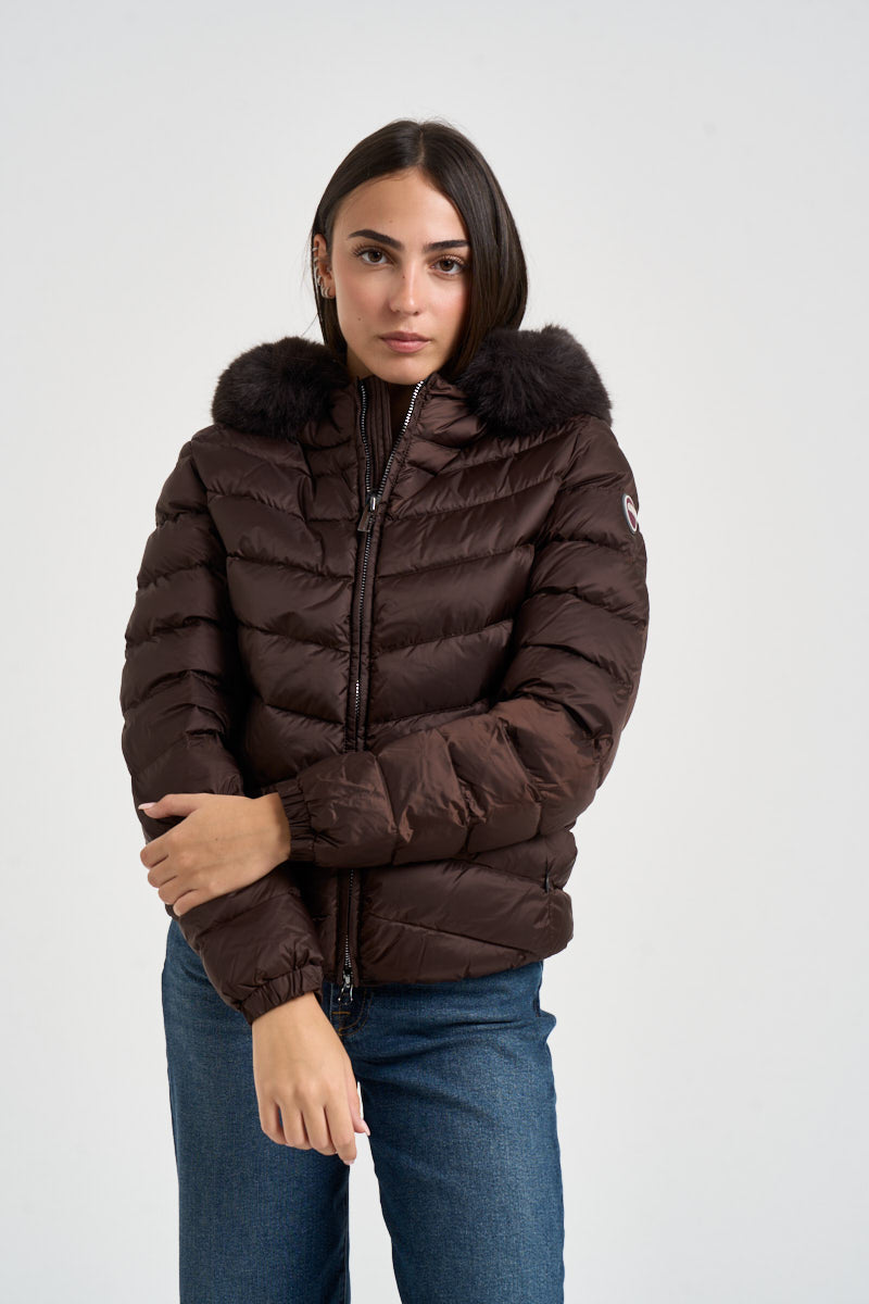 Piumino donna cappuccio in ecopelliccia marrone 22000019E 2YO790 COLMAR 