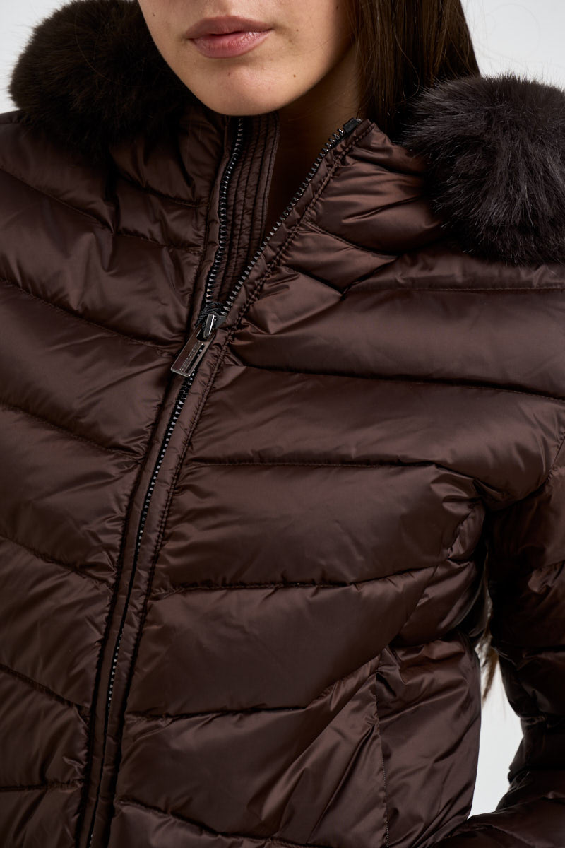 Piumino donna cappuccio in ecopelliccia marrone 22000019E 2YO790 COLMAR 