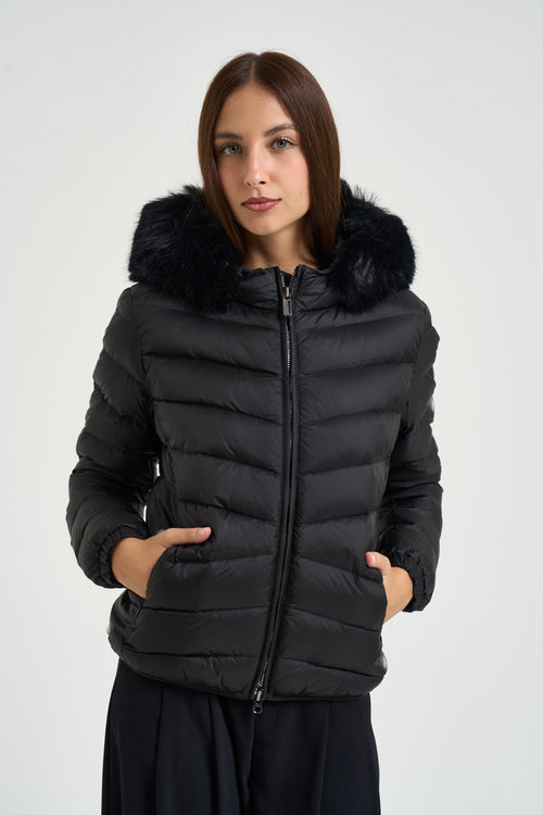 Piumino donna cappuccio in ecopelliccia nero - 1