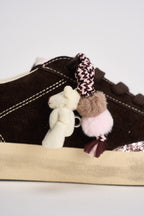 Sneakers donna con dettaglio pendente marrone scuro 23006 60 CRIME LONDON 