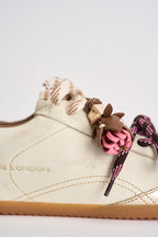 Sneakers donna con ciondolo panna 23603 10 CRIME LONDON 