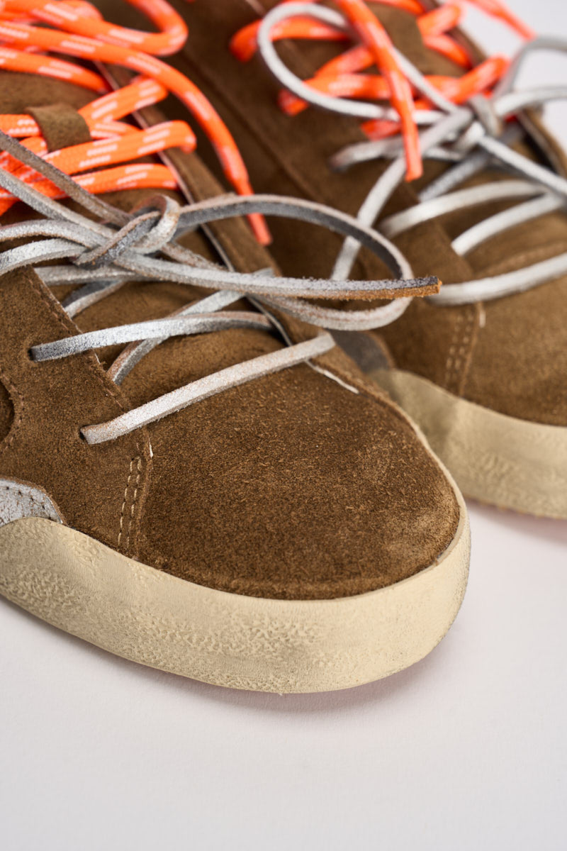 Sneakers donna con dettaglio pendente tabacco 23605 60 CRIME LONDON 