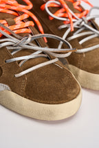 Sneakers donna con dettaglio pendente tabacco 23605 60 CRIME LONDON 