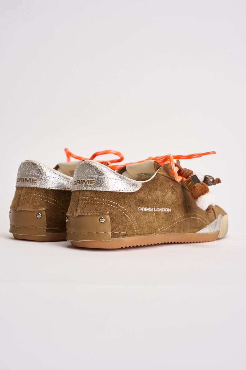 Sneakers donna con dettaglio pendente tabacco 23605 60 CRIME LONDON 